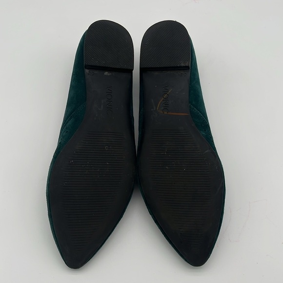 Vionic Posey Green Suede Perforated Pointed Toe Flats Women Size 8.5 - Picture 3 of 6